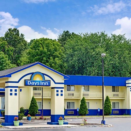 Days Inn By Wyndham Southington Exteriér fotografie