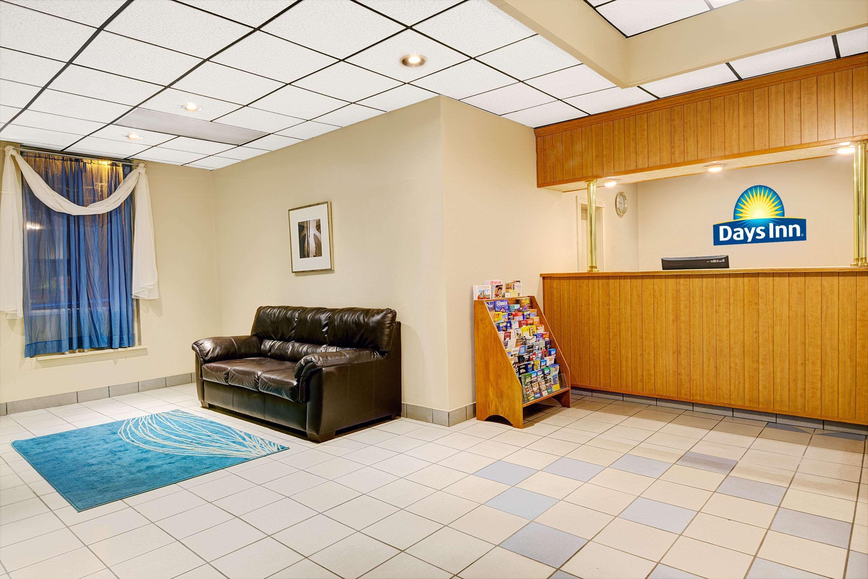 Days Inn By Wyndham Southington Exteriér fotografie