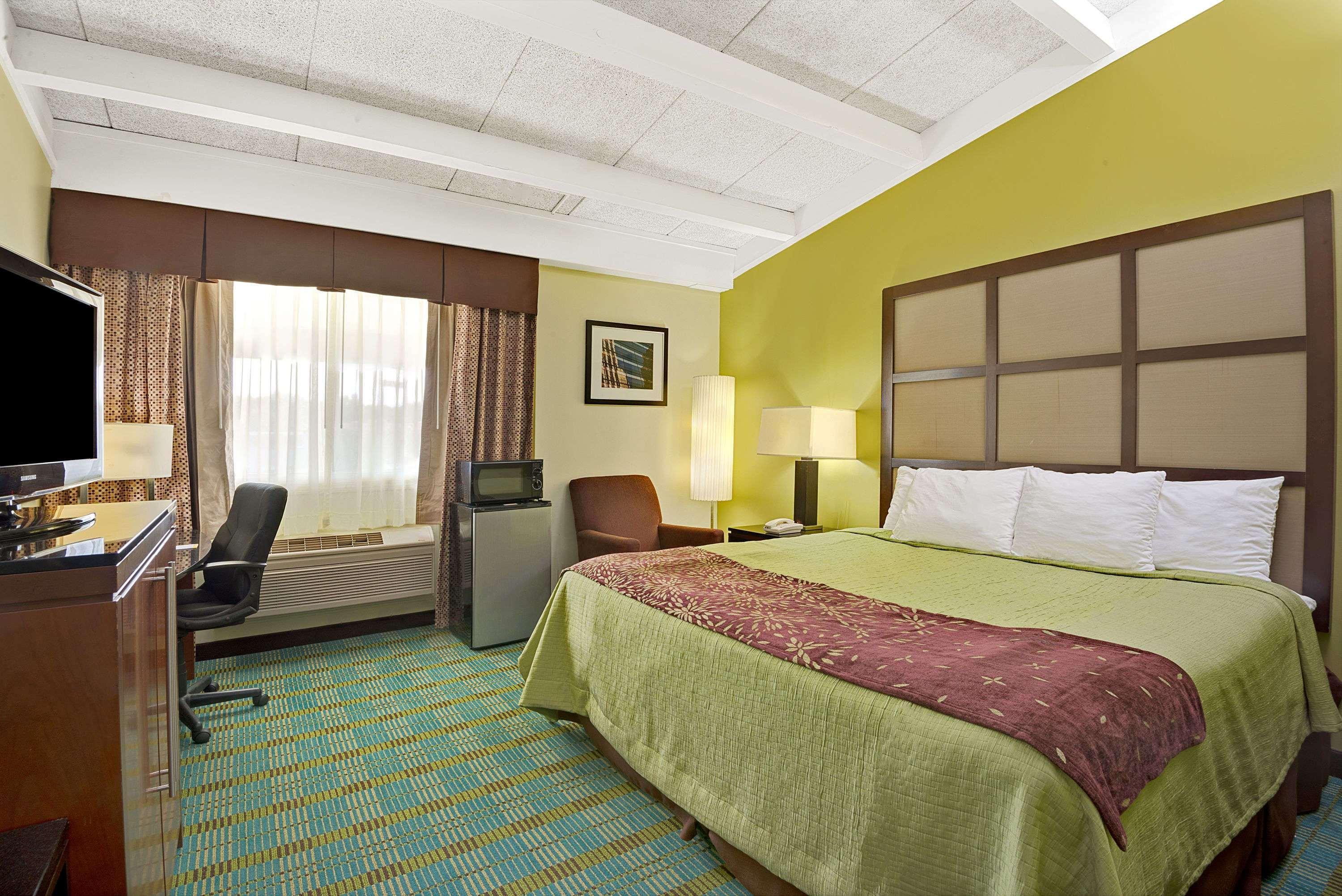 Days Inn By Wyndham Southington Exteriér fotografie