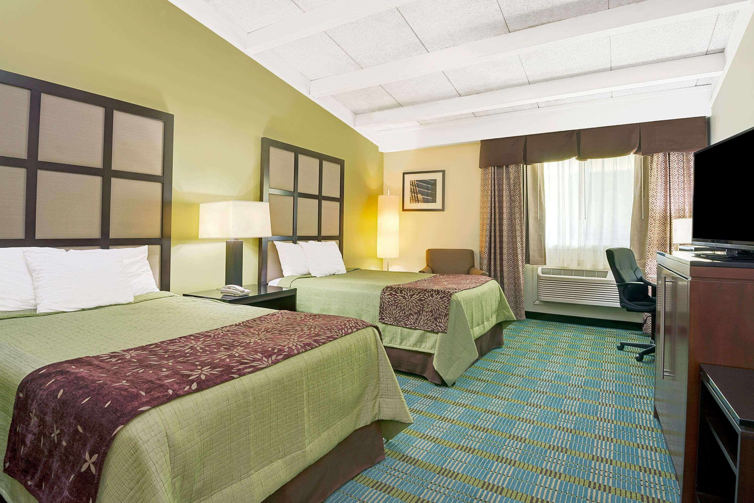 Days Inn By Wyndham Southington Exteriér fotografie