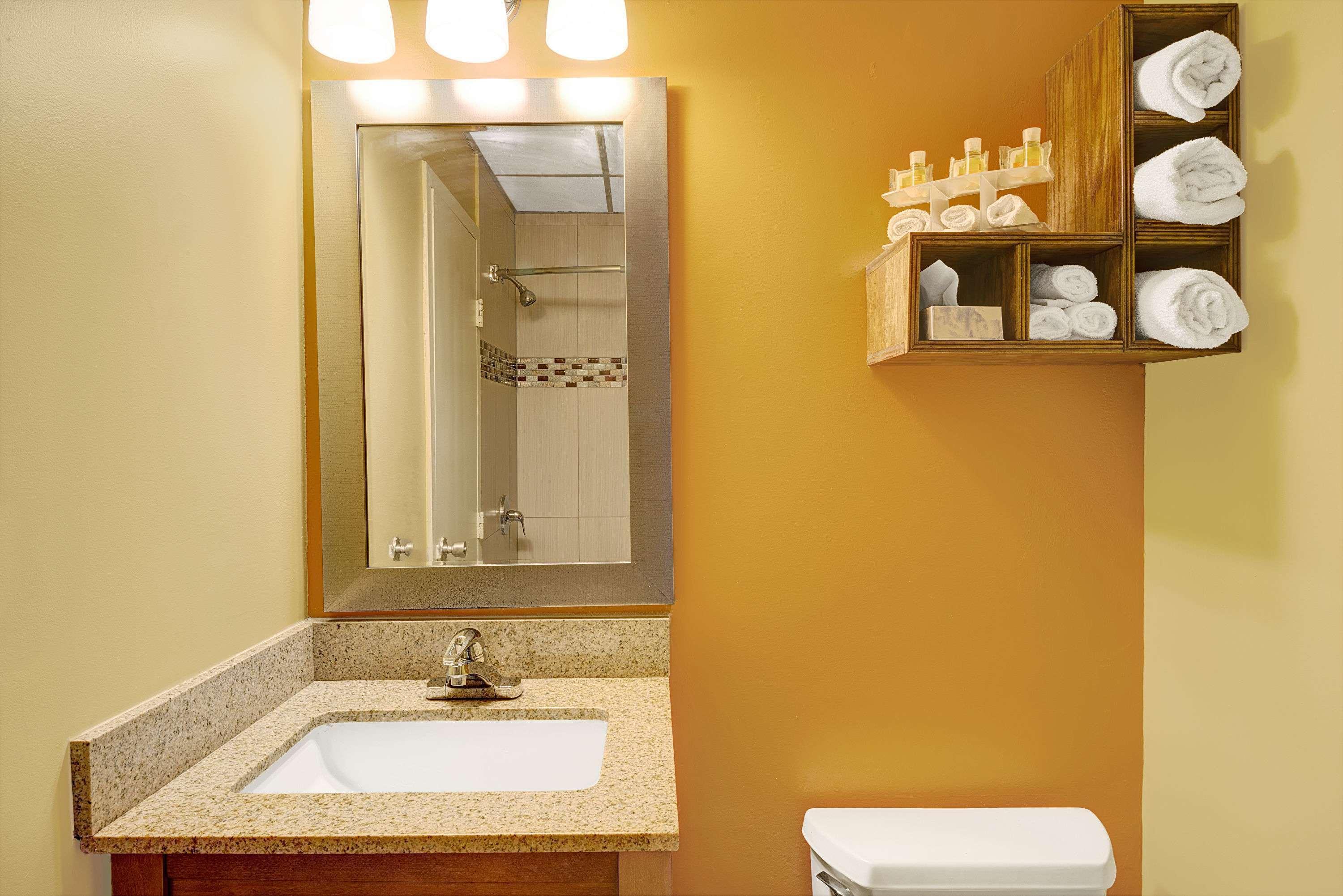 Days Inn By Wyndham Southington Exteriér fotografie